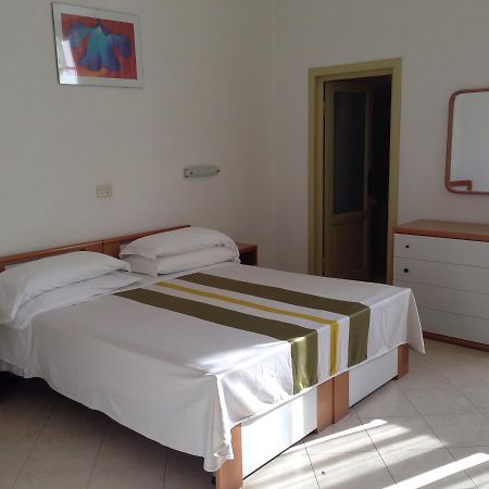 Hotel Valdinievole Лидо-ди-Камайоре Экстерьер фото