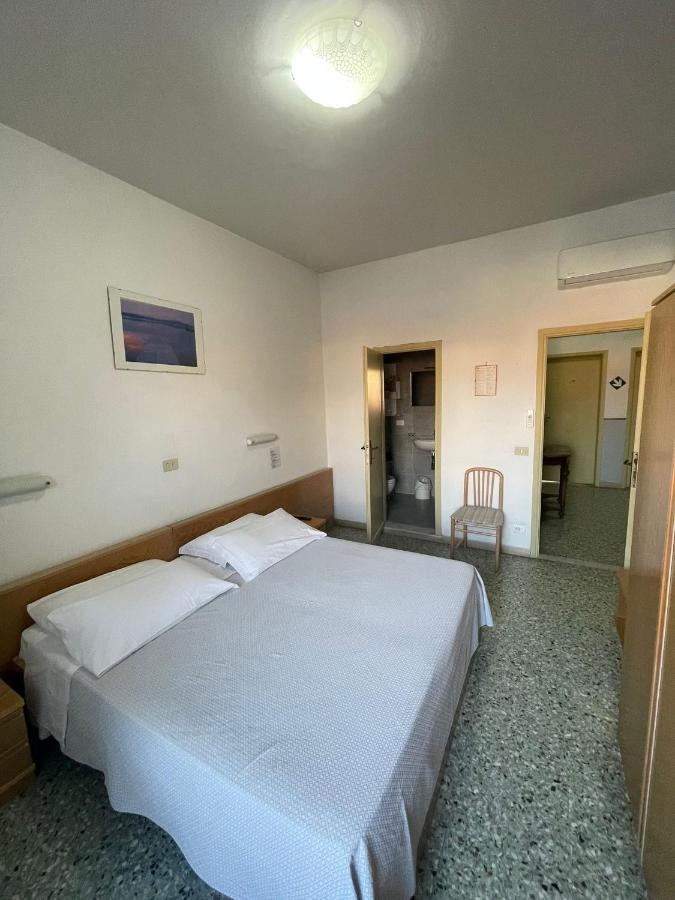 Hotel Valdinievole Лидо-ди-Камайоре Экстерьер фото