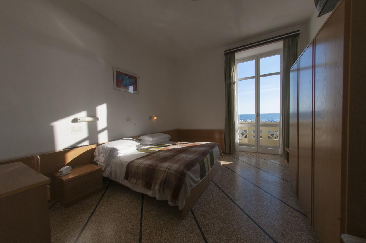 Hotel Valdinievole Лидо-ди-Камайоре Экстерьер фото