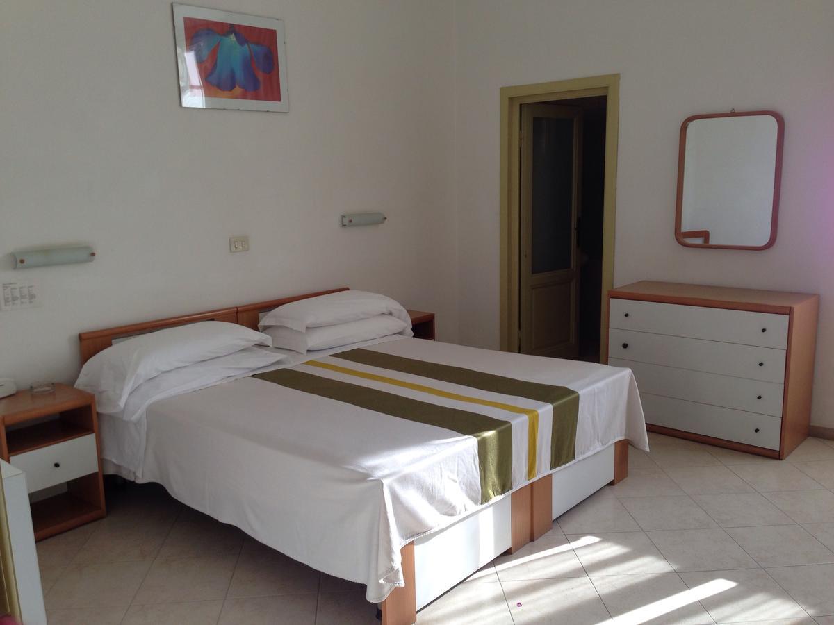 Hotel Valdinievole Лидо-ди-Камайоре Экстерьер фото
