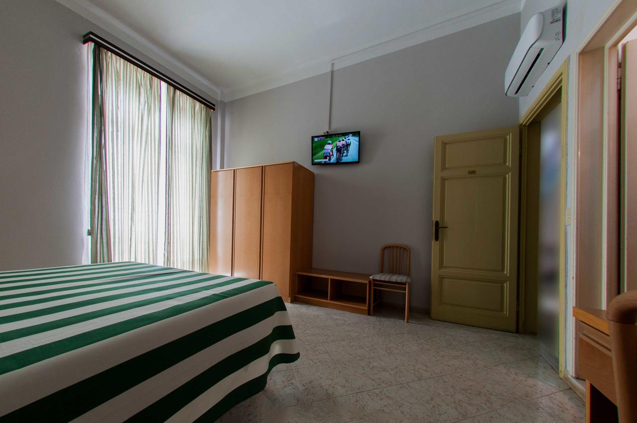 Hotel Valdinievole Лидо-ди-Камайоре Экстерьер фото