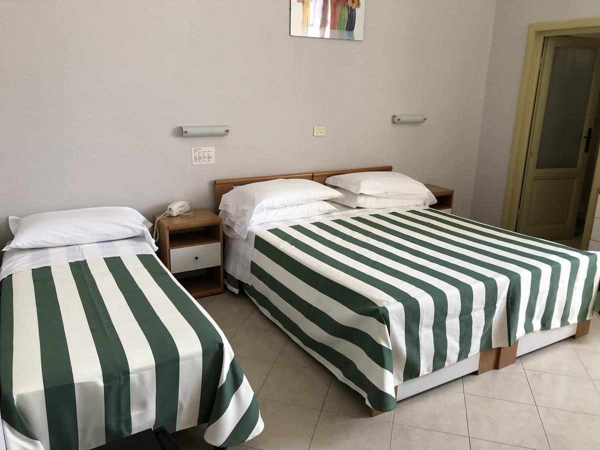 Hotel Valdinievole Лидо-ди-Камайоре Экстерьер фото