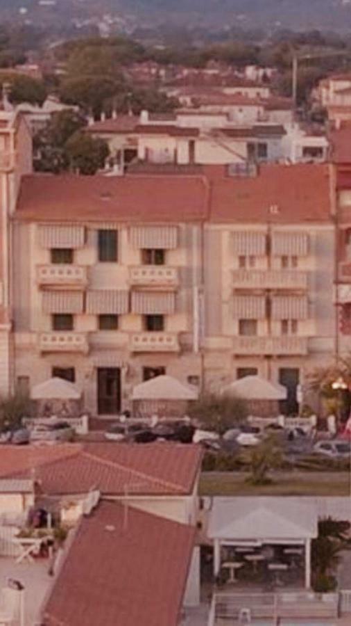 Hotel Valdinievole Лидо-ди-Камайоре Экстерьер фото